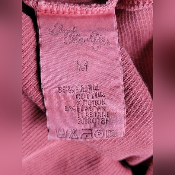 Angels Never Die layered tank in size medium. - Picture 4 of 5